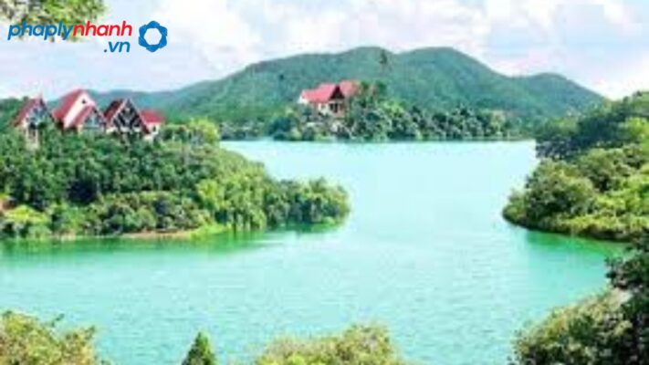 Xây nhà trên đất ao hồ khi chưa được phép có bị xử phạt không? 1 xây nhà trên đất ao hồ-tư vấn, hỗ trợ pháp lý nhanh