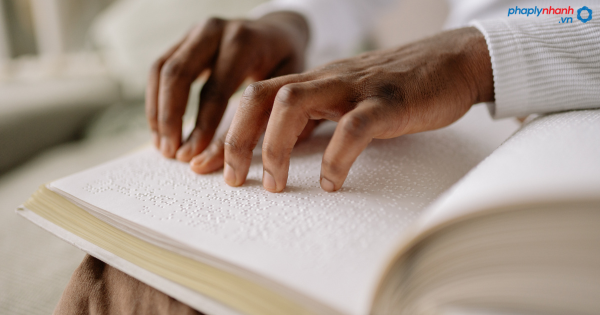 NGƯỜI LAO ĐỘNG LÀ NGƯỜI KHUYẾT TẬT THEO QUY ĐỊNH PHÁP LUẬT 2 Người lao động là người khuyết tật 1 - Luật sư Pháp lý nhanh