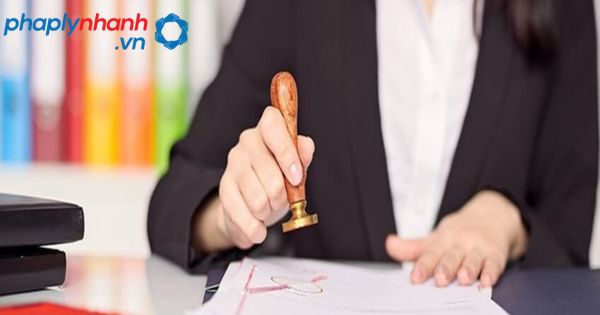 Mức xử phạt vi phạm công chứng hợp đồng, giao dịch, bản dịch được pháp luật quy định như thế nào? 1 Mức xử phạt vi phạm đối với công chứng hợp đồng, giao dịch, bản dịch-tư vấn, hỗ trợ pháp lý nhanh